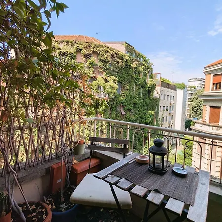 Charming With Balcony - Porta Romana 아파트 *