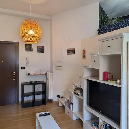 Charming With Balcony - Porta Romana 아파트
